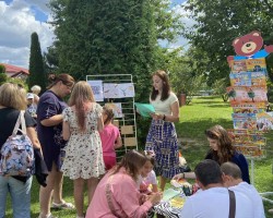 Конкурсы, фотозона и презентация новой книги: детский цех издательства на празднике в Минском зоопарке