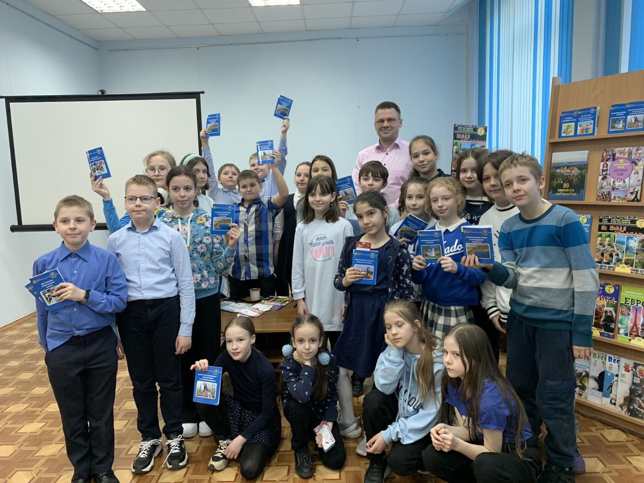 работник издательства. эксмо сотрудники. сотрудник полиграфии. эксмо сотрудники. сотрудники редакции.